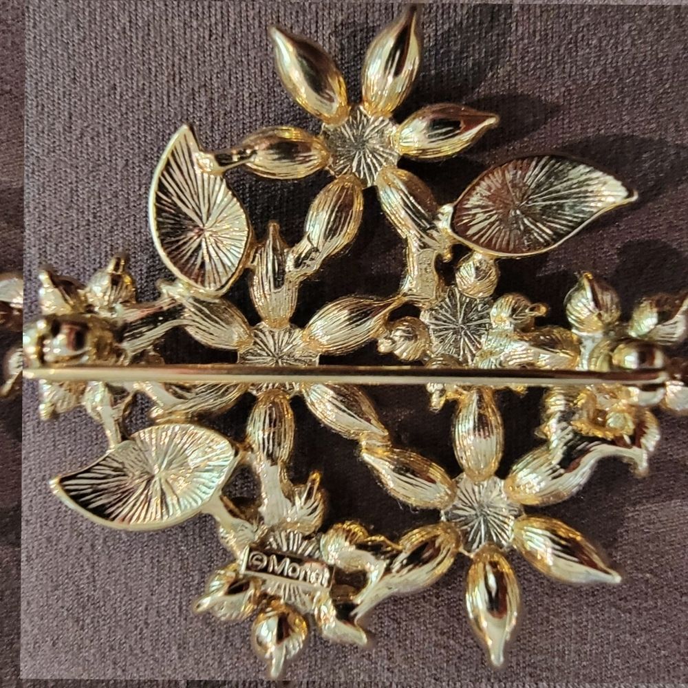 #Vintage #Monet 1.5" Gold-Tone Floral Brooch Pearls Rhinestones Excellent Cond - Picture 3 of 4